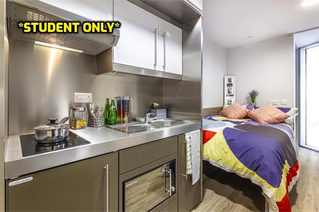 Student Only Zeni In Apartment *